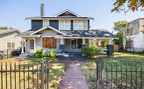 Luxurious 6 Bedroom Villa Near Downtown